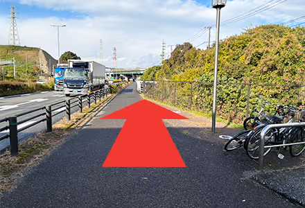 道なりに進みます。
