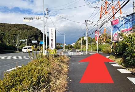 道なりに進みます。